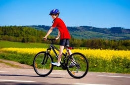 Bambino in bicicletta